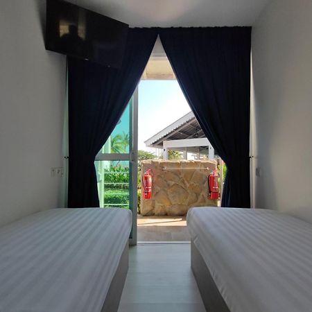 Solesor Kampong Beach Resort Port Dickson Buitenkant foto