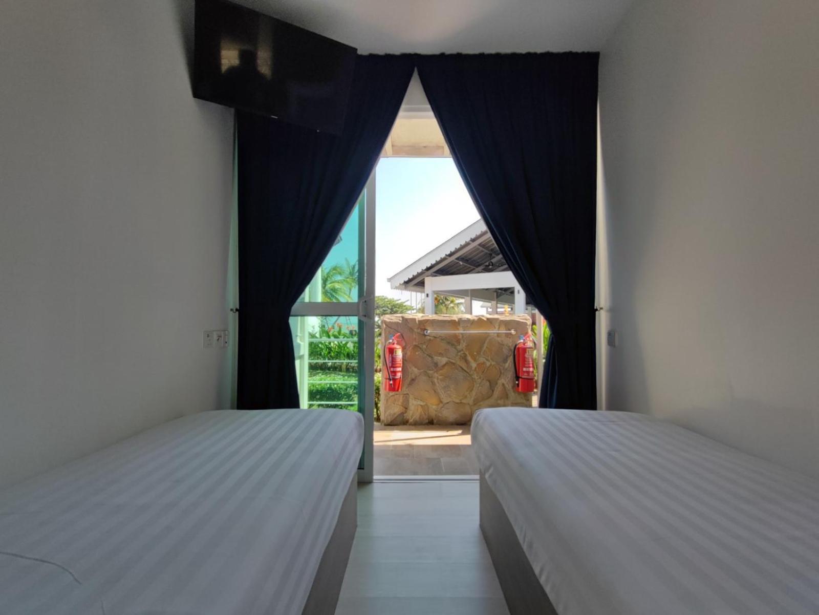 Solesor Kampong Beach Resort Port Dickson Buitenkant foto